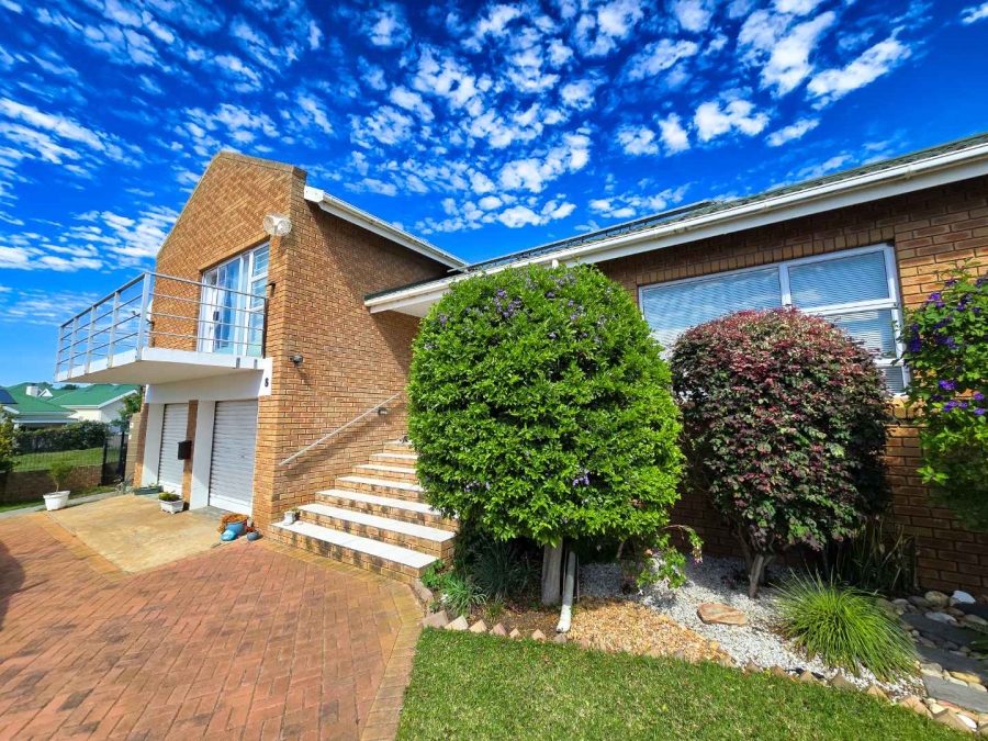 4 Bedroom Property for Sale in Stilbaai Wes Western Cape